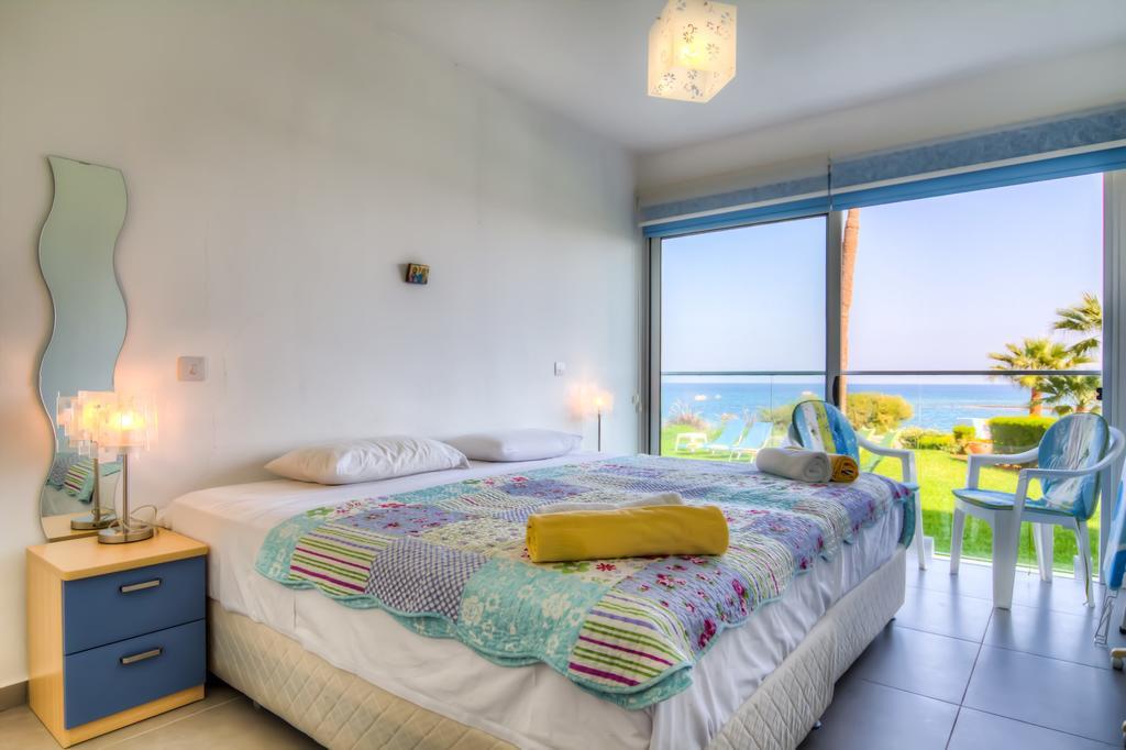 Beachfront Trident 프로타라스 외부 사진